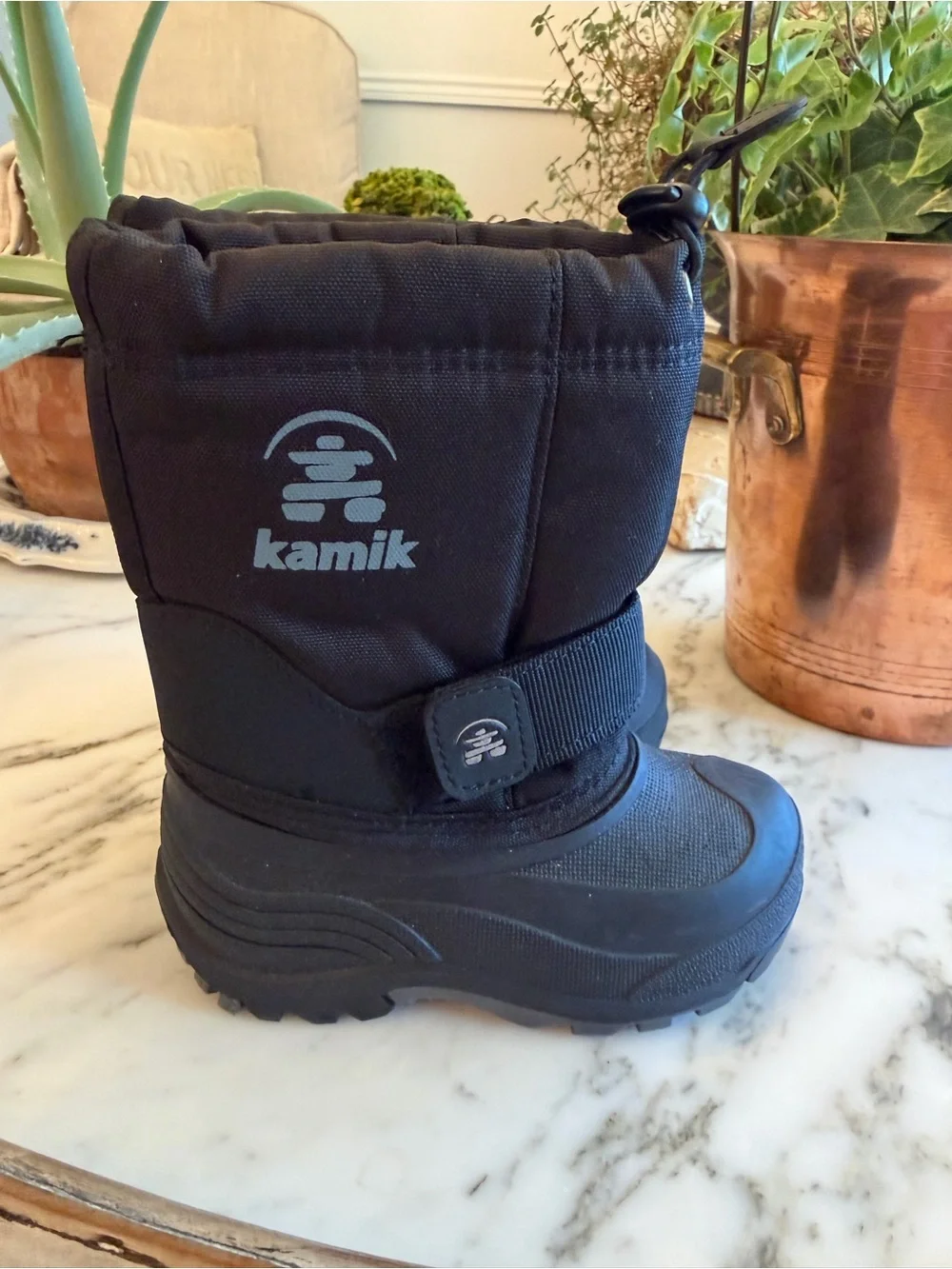 Kamik Black Toddler size 9 Snow Boots with Hook-and-Loop Strap